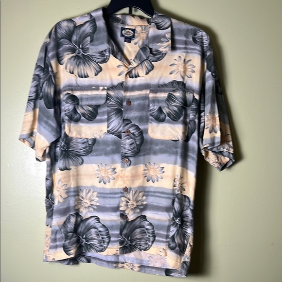 Tommy Bahama Other - Tommy Bahama men’s Gray Floral Shirt